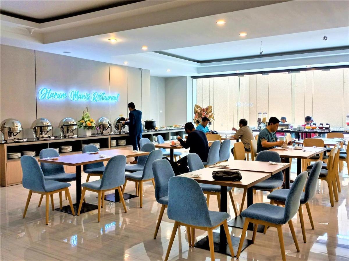 Front One King Hotel Tuban Tuban  Exterior foto