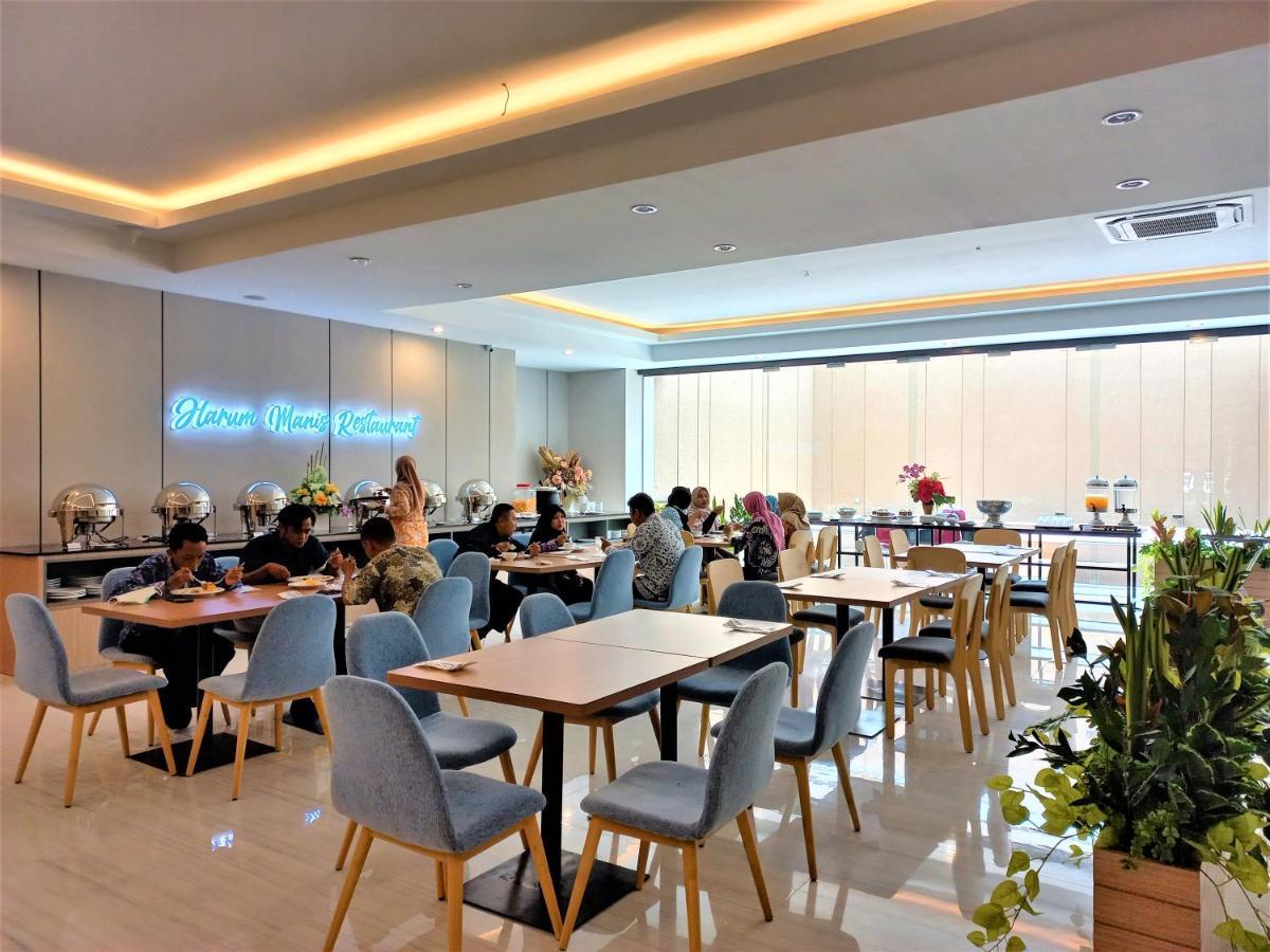Front One King Hotel Tuban Tuban  Exterior foto