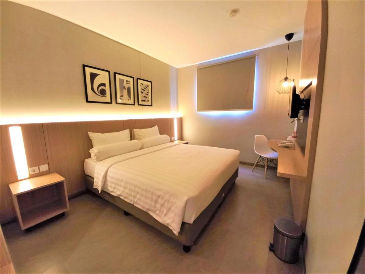 Front One King Hotel Tuban Tuban  Exterior foto