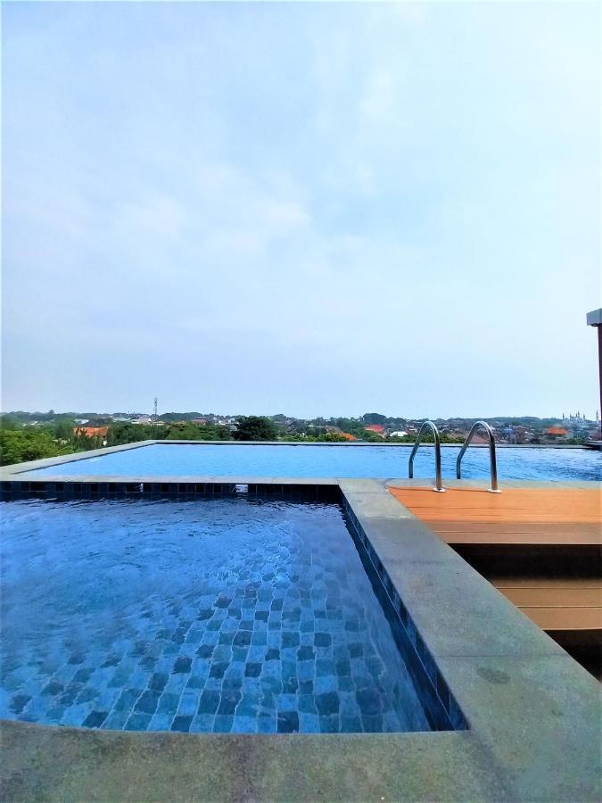 Front One King Hotel Tuban Tuban  Exterior foto
