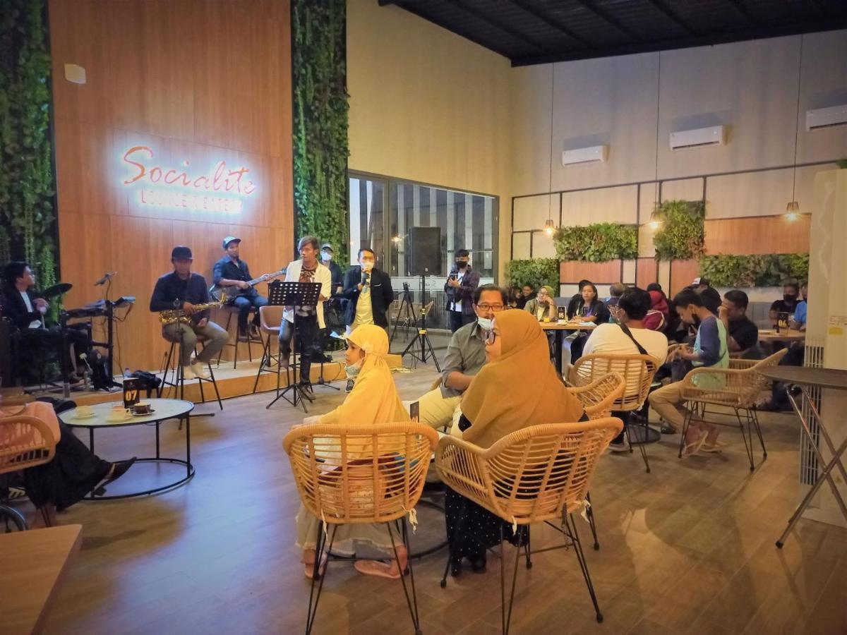 Front One King Hotel Tuban Tuban  Exterior foto