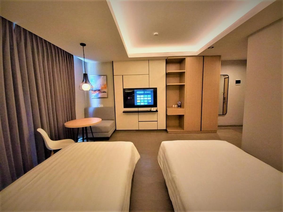 Front One King Hotel Tuban Tuban  Exterior foto