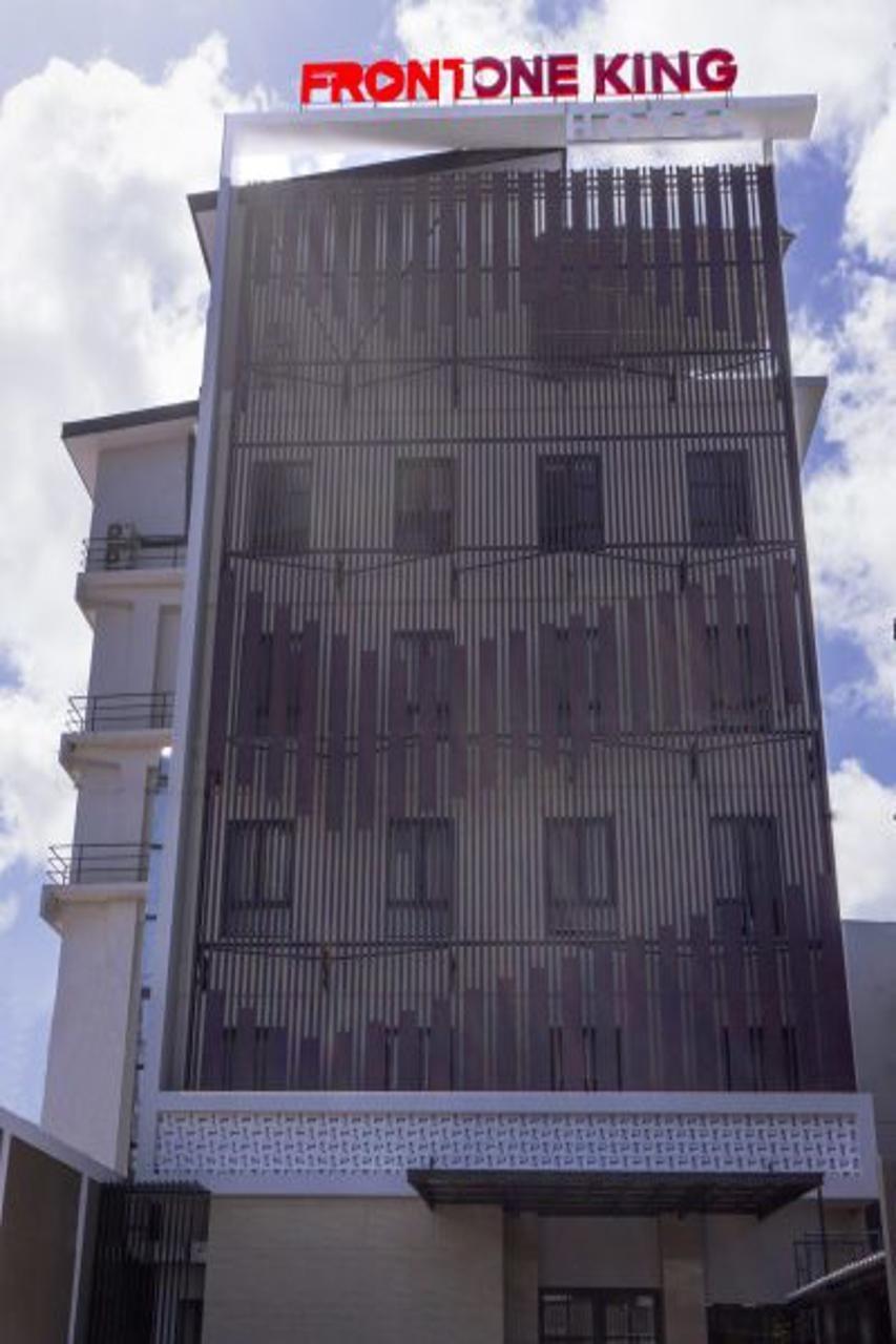 Front One King Hotel Tuban Tuban  Exterior foto