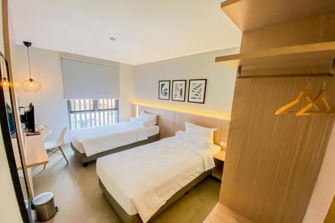 Front One King Hotel Tuban Tuban  Exterior foto