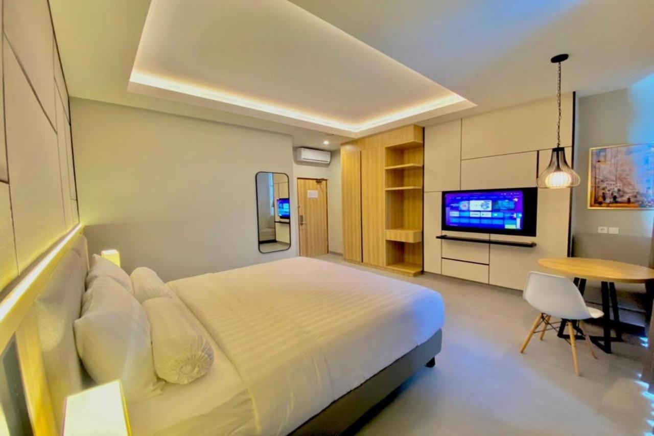 Front One King Hotel Tuban Tuban  Exterior foto