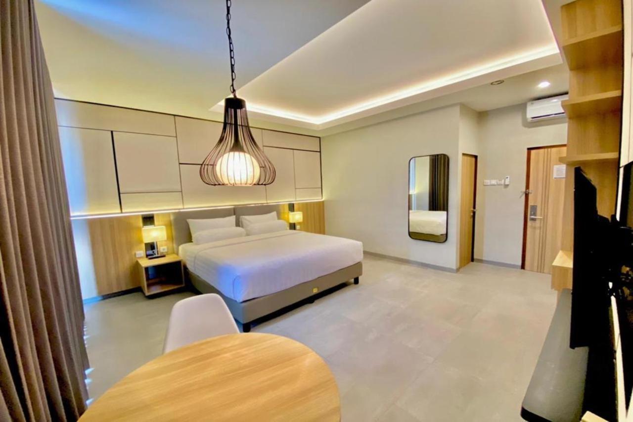 Front One King Hotel Tuban Tuban  Exterior foto