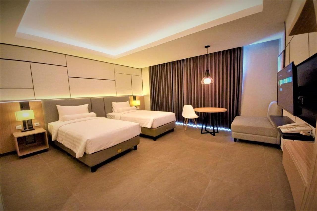 Front One King Hotel Tuban Tuban  Exterior foto